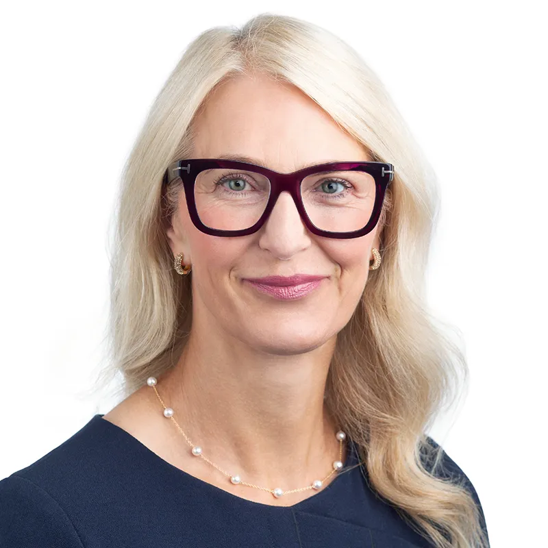 Kelly Demo headshot